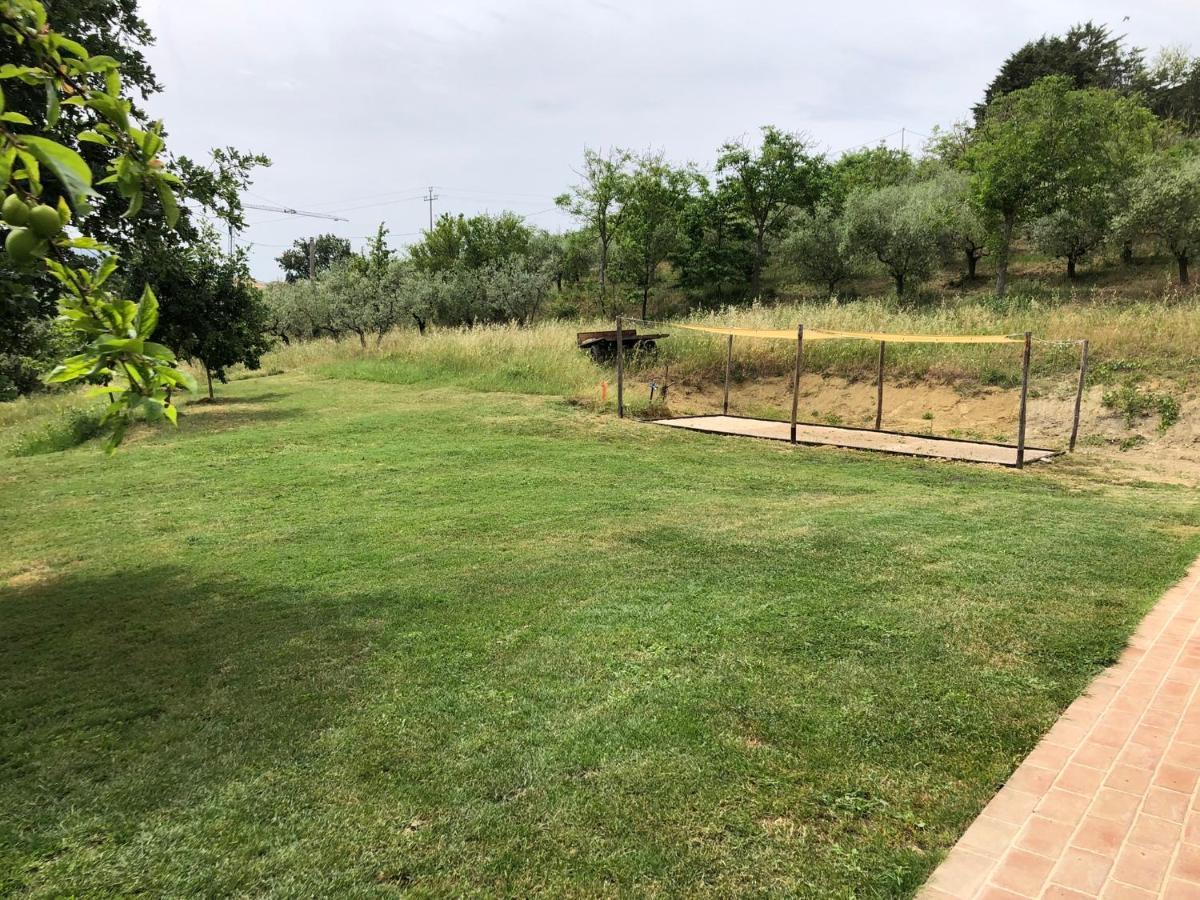 Agriturismo Sant'Angelo Holiday Farm Gualdo Cattaneo Exterior photo