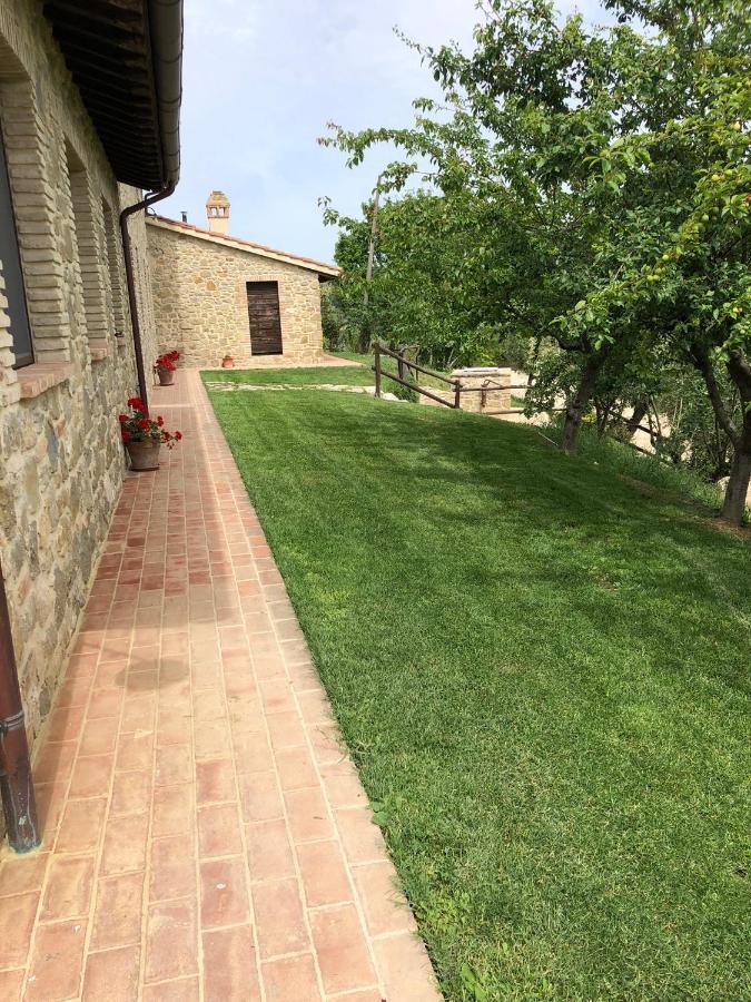 Agriturismo Sant'Angelo Holiday Farm Gualdo Cattaneo Exterior photo