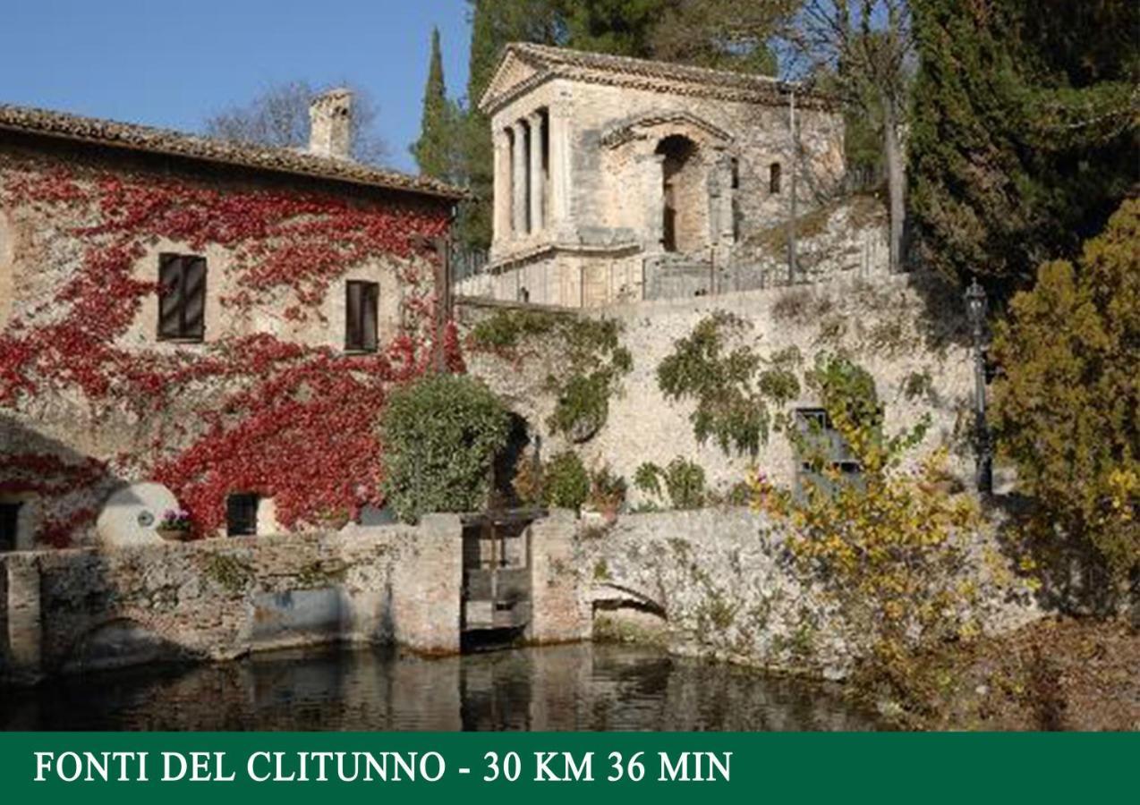 Agriturismo Sant'Angelo Holiday Farm Gualdo Cattaneo Exterior photo