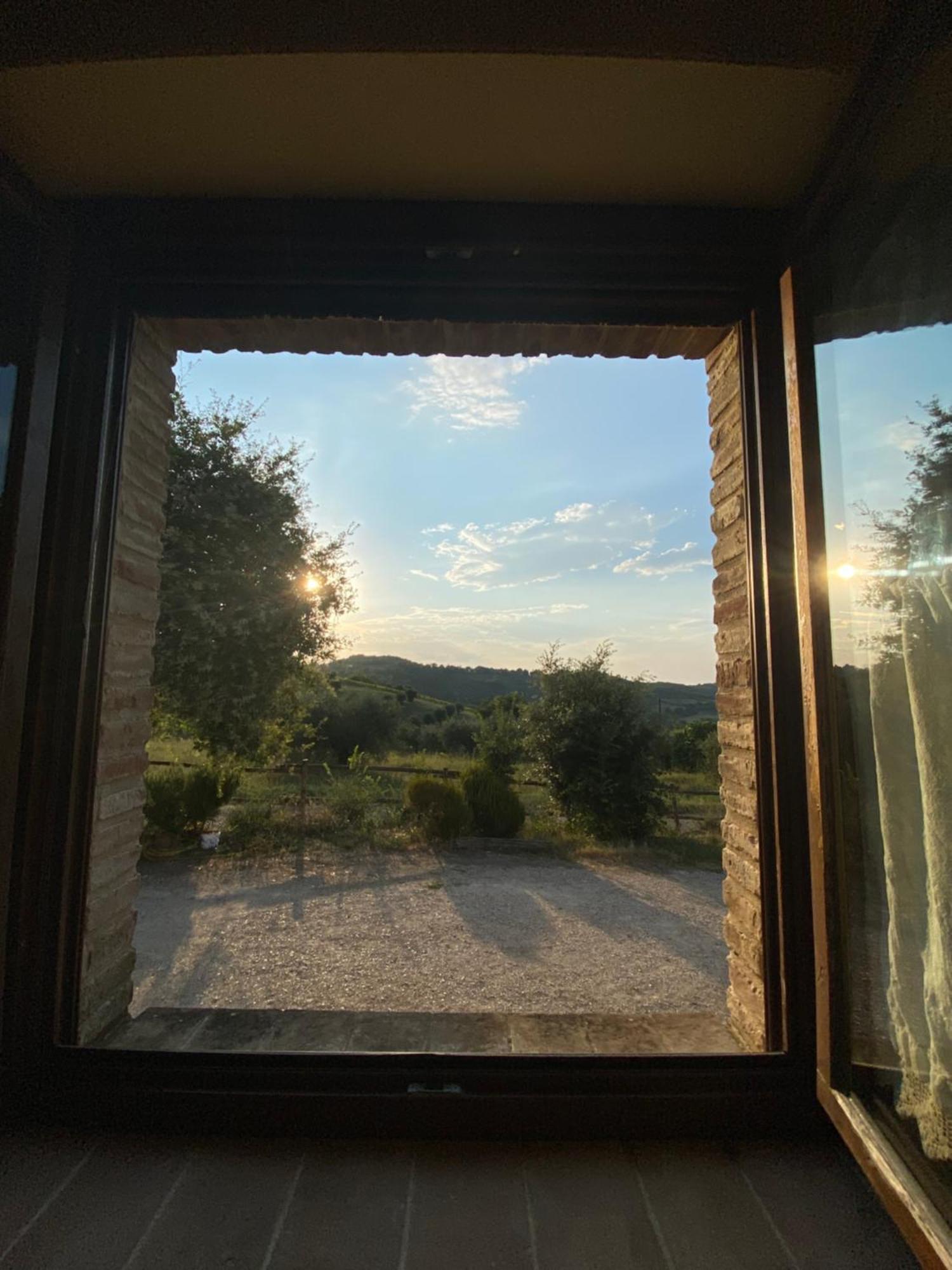 Agriturismo Sant'Angelo Holiday Farm Gualdo Cattaneo Exterior photo